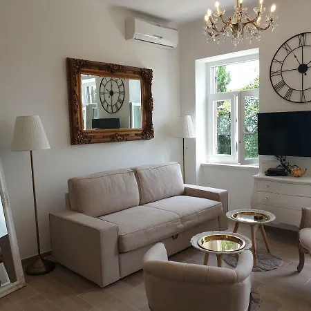 Alex - Sea View أوباتيا