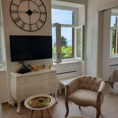 Alex - Sea View * أوباتيا